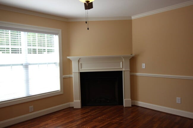 Building Photo - 120 Chandler Dr