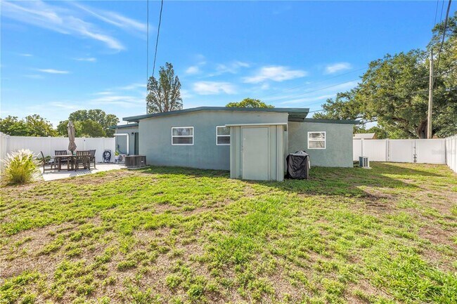 Building Photo - 7599 Meadowlawn Dr N