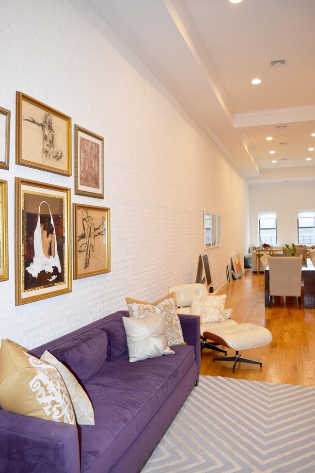 Building Photo - 25 Murray St