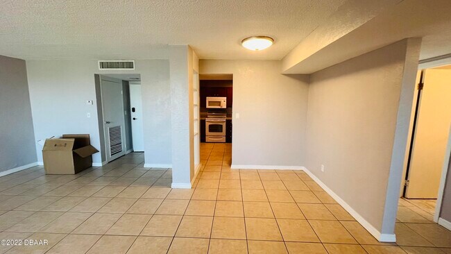 Building Photo - 732 N Halifax Ave