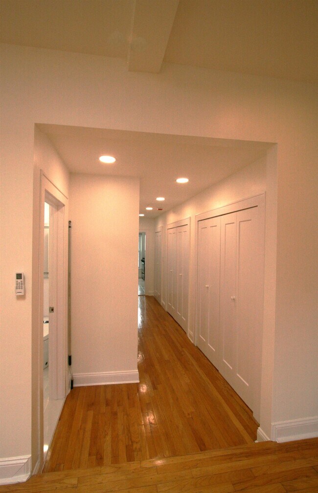 Building Photo - 142 Sussex St