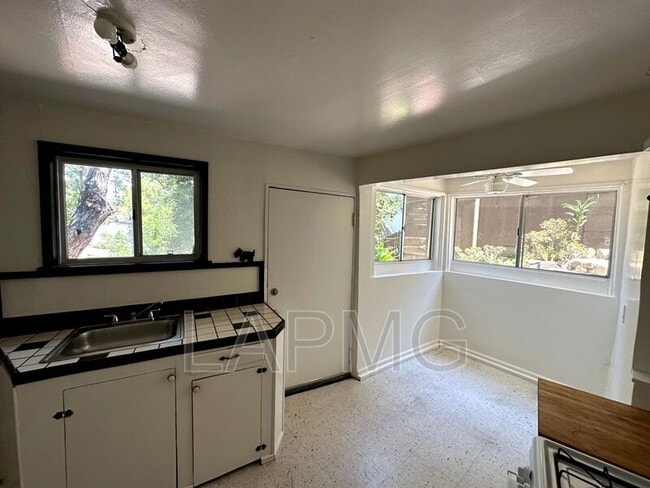 Building Photo - 2434 Echo Park Ave