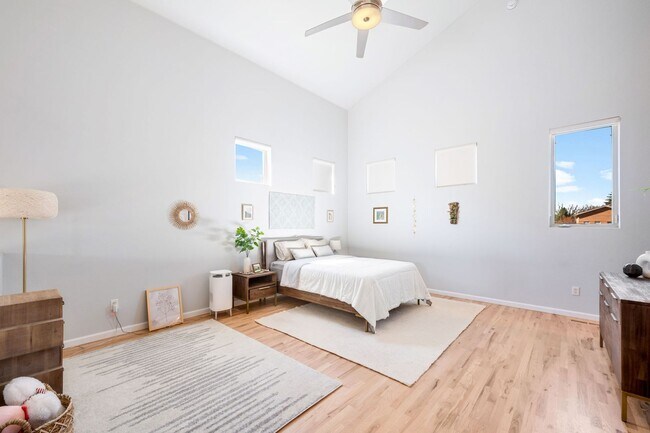 Building Photo - 2BD, 2BA Corner Unit Condo in Lowry