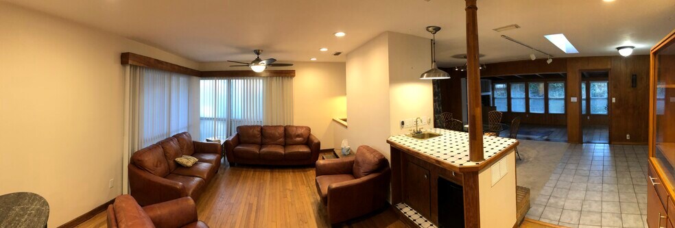 Building Photo - 2842 SW 1 Ave