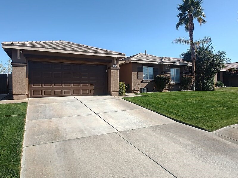 Building Photo - 41618 Petersfield Rd