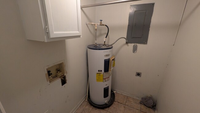 Building Photo - 1607 Bells Dr