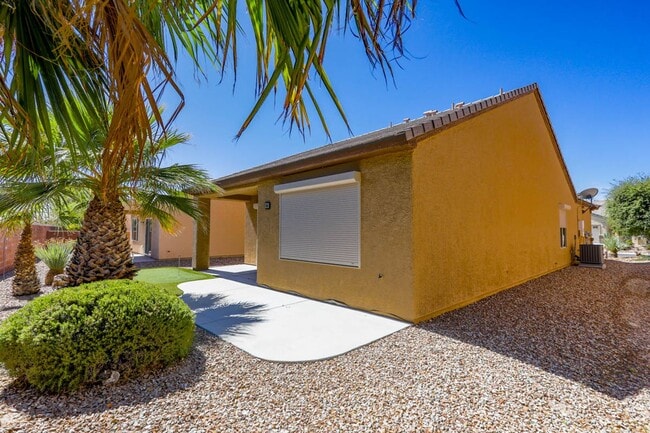 Building Photo - 55+, Age Restricted, 2 Bed, 2 Bath, Single...