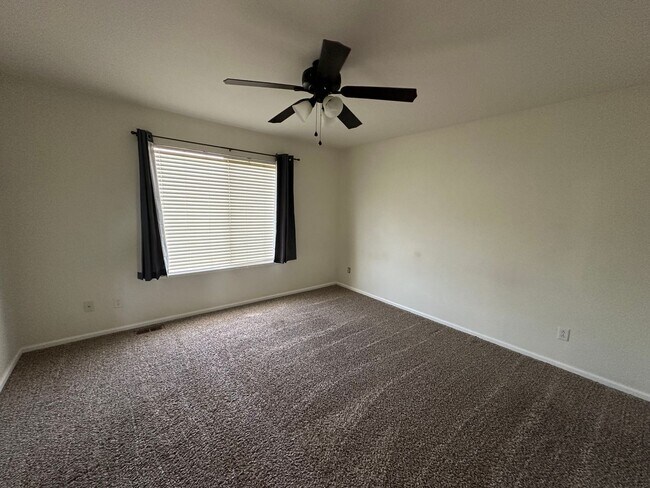 Building Photo - 5 Bed 4 Bath Home in Springs Ranch!!!