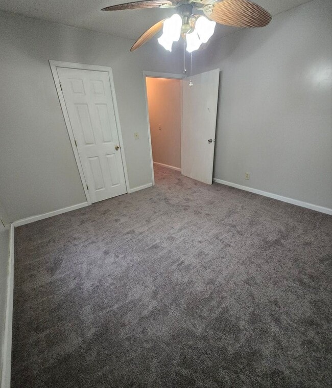 Building Photo - 801 Walnut St