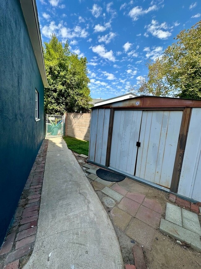 Building Photo - Private oasis in Oak Park