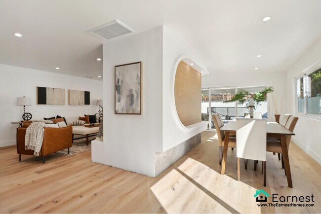Building Photo - 4 + 3 Elegant Sherman Oaks Retreat with Po...