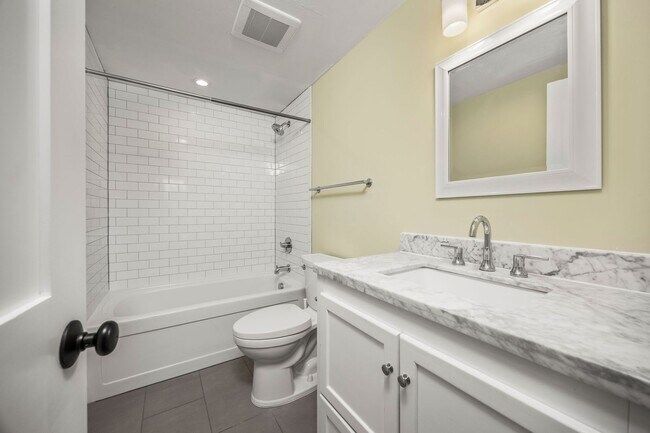 Building Photo - 5 bed 3.5 Bath Home in North Boulder W/Large Backyard, Swimming Pool & Jacuzzi!