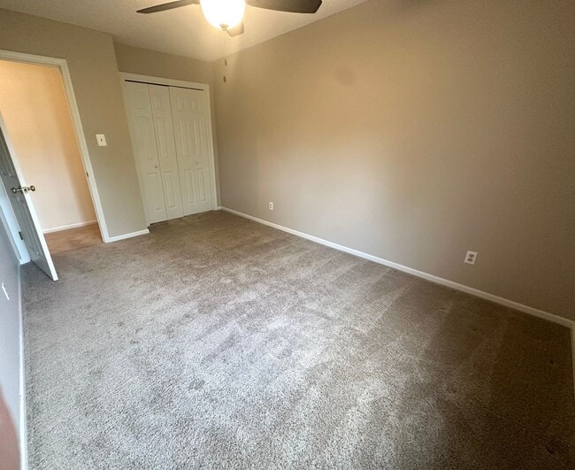 Building Photo - 4 bedroom, 2 1/2 bath