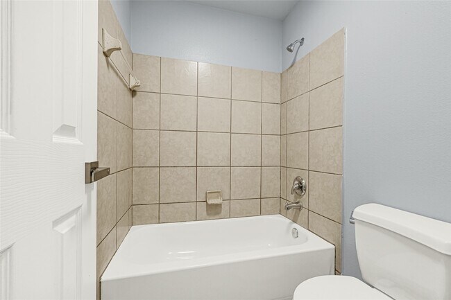 Building Photo - 1827 Macondray Dr