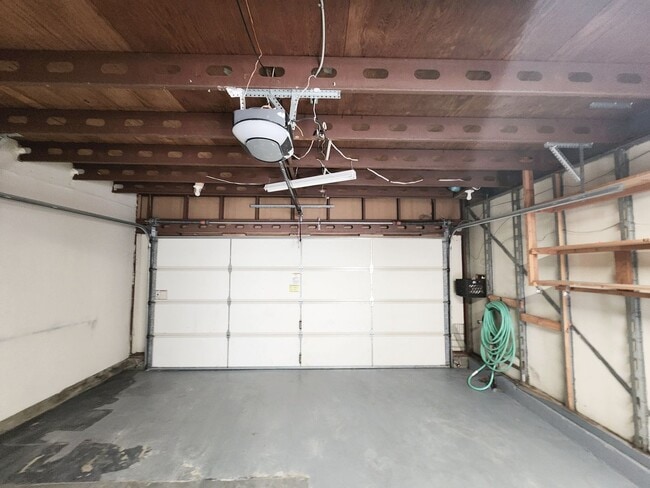 Building Photo - Updated 4 bedroom home