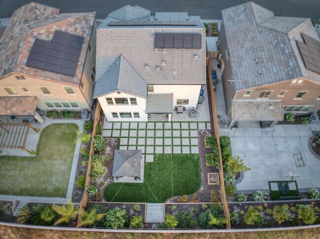 Building Photo - Copper River Canvas on the Bluffs! 4B/3BA ...