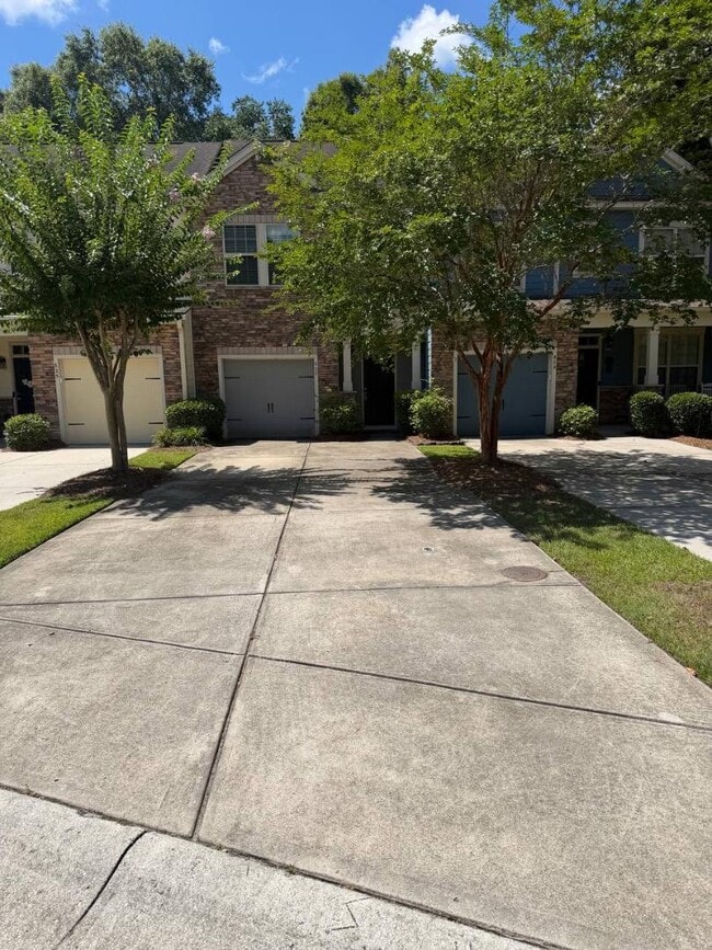Building Photo - 827 Bibury Ct