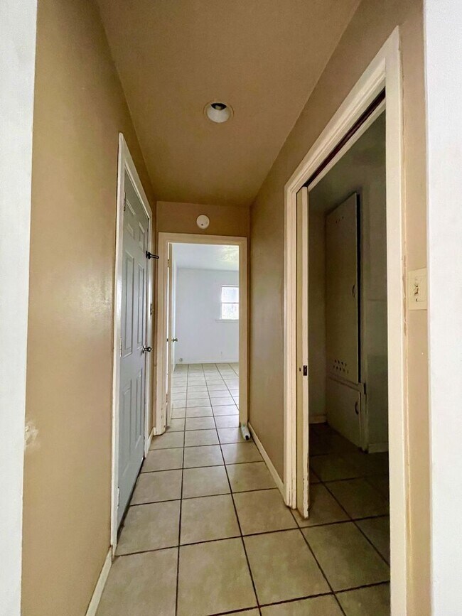 Building Photo - Texas-Style Charm and Comfort – 3-Bed, 2-B...