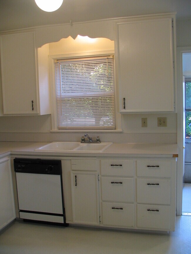 Building Photo - Charming 3 bedroom, 2 bathroom Home by the Foothills and Close to Downtown Boise