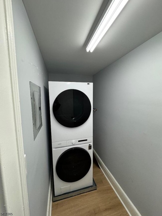 Building Photo - 630 Bloomfield Ave