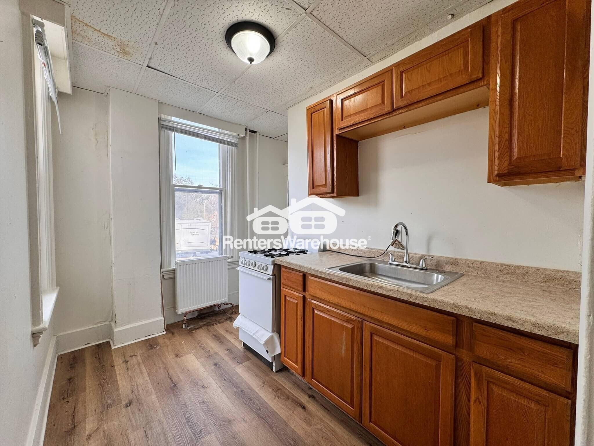 Building Photo - 1326 E 9th St