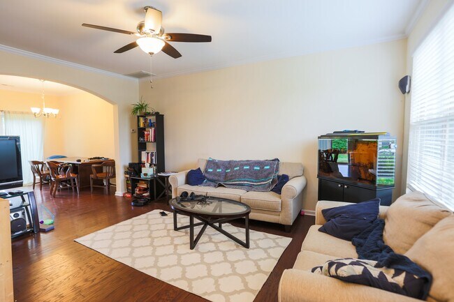 Building Photo - 3 bedroom townhome just minutes from Duke!! Located in the popular Thompson Ridge Community!