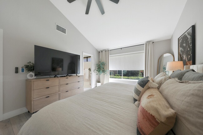 Building Photo - 236 Castellana S