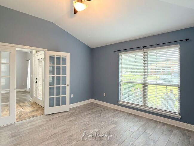 Building Photo - 6185 Autumn Pines Cir