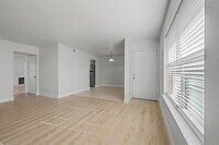 Building Photo - 8095 Meadow Rd