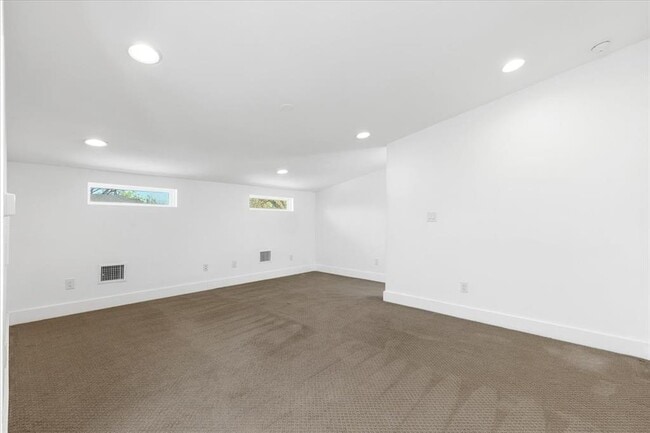 Building Photo - 1114 Walton Ln