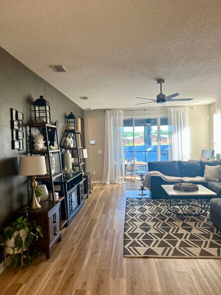 Building Photo - 700 Briar View Dr