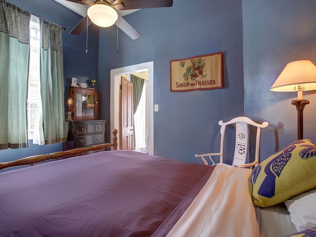 Building Photo - 617 Lyons St