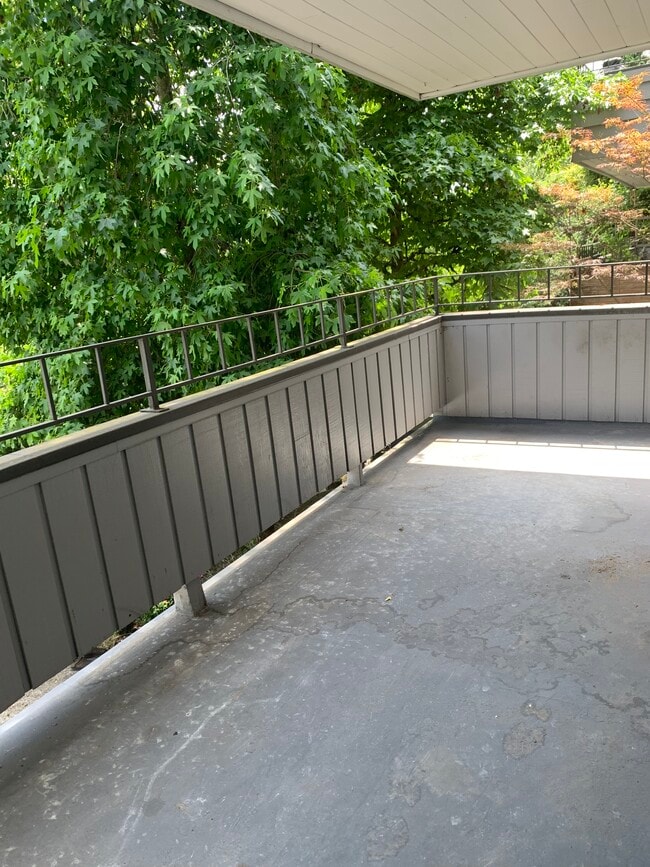 Building Photo - 2621 22nd Ave W