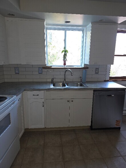 Building Photo - 4180 Division Hwy