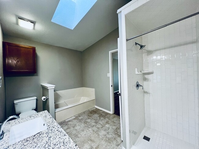 Building Photo - 759 Meadowcreek Ct