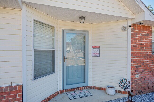 Building Photo - 2702 Beacon Ct