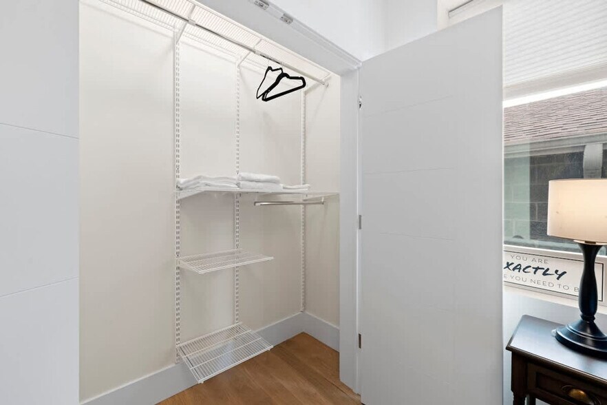 Building Photo - 2110 W Washington Blvd