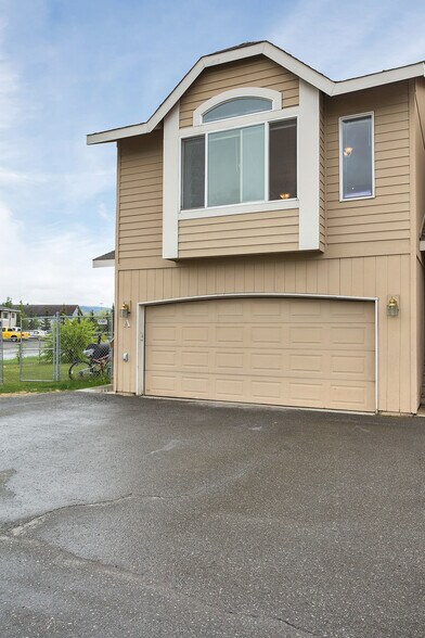 Building Photo - 1006 San Fernando St