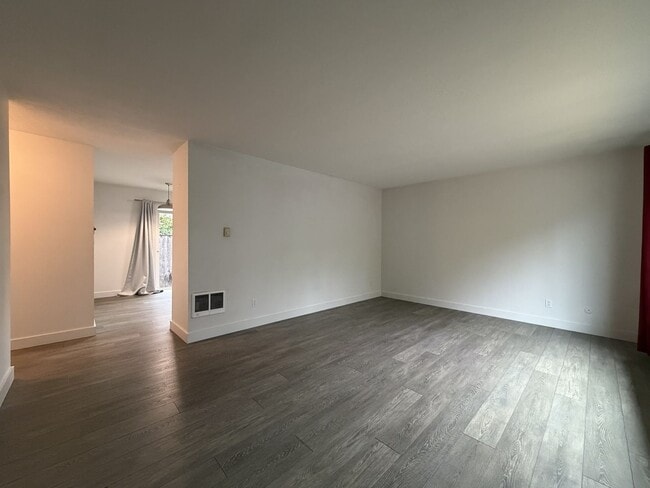 Building Photo - 2354 SE 48th Av