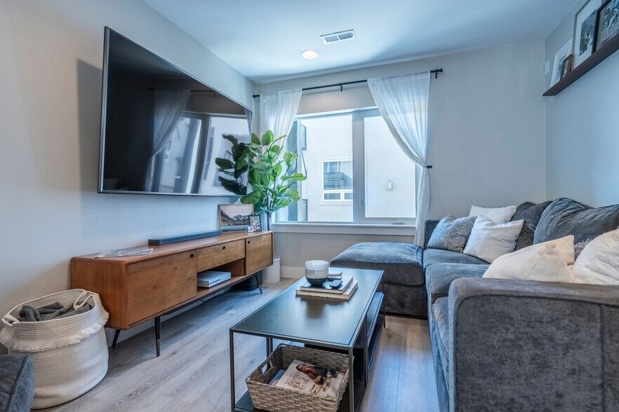 Building Photo - 2790 W 25th Ave