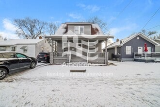 Building Photo - 1946 N Sheridan Rd