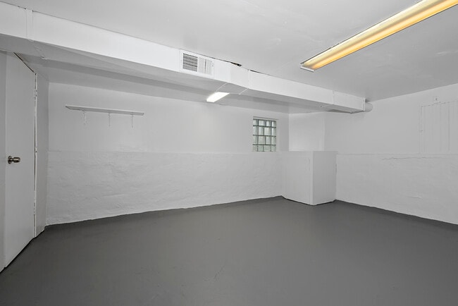 Building Photo - 246 W 15th Pl