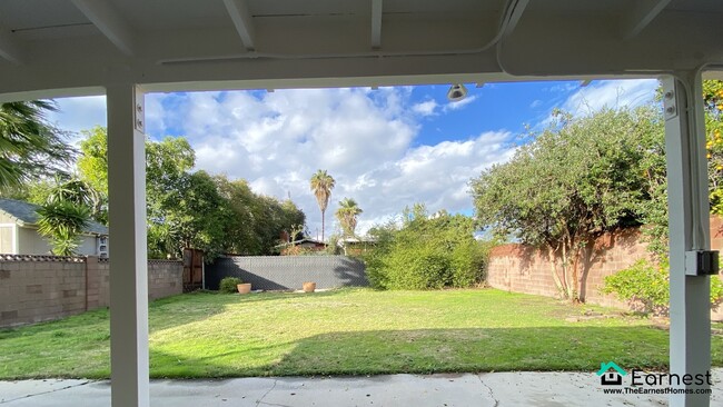Building Photo - Bright 3-Bedroom + 2-Bathroom Home in Vall...