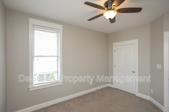 Building Photo - 3866 Somers Ln