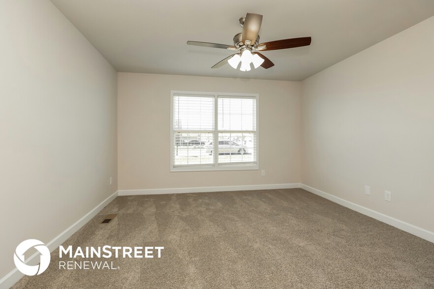 Building Photo - 460 Heatherwood Dr