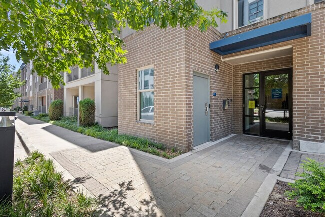 Building Photo - 8122 Midtown Blvd