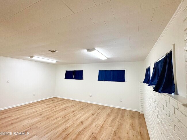 Building Photo - 10021 E Tampa Dr