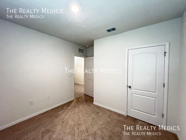 Building Photo - 536 Emily Gln St