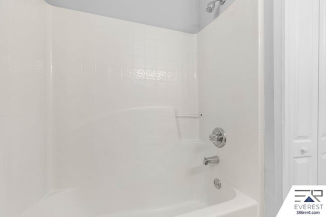 Building Photo - 7 Undermount Path E