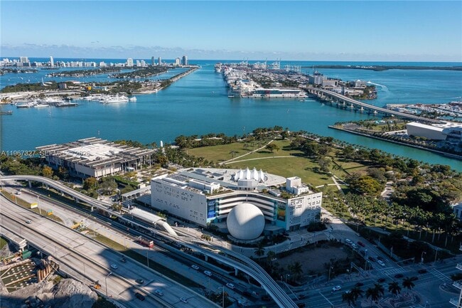 Building Photo - 1600 NE 1st Ave